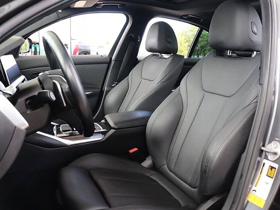 Used 2020 BMW 330i Sedan w/ Driving Assistance Package RWD image 11