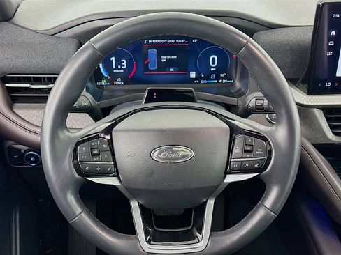 Used 2025 Ford Explorer Platinum w/ LUX Leather Package image 18