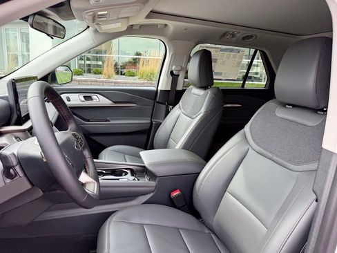 New 2026 Ford Explorer Active w/ Active Comfort Package image 9