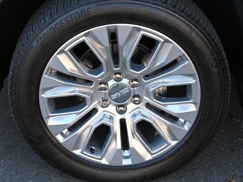 Used 2022 GMC Sierra 1500 Denali w/ Denali Premium Package image 9