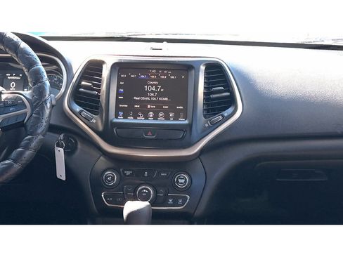 Used 2015 Jeep Cherokee Latitude AWD/4WD image 17