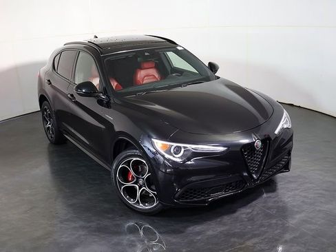 Used 2023 Alfa Romeo Stelvio Veloce AWD/4WD image 7