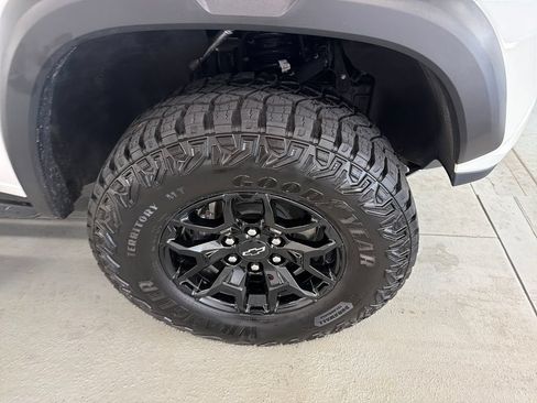 Used 2025 Chevrolet Colorado ZR2 w/ Midnight Edition AWD/4WD image 4