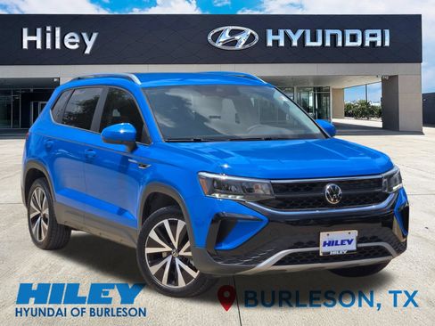 Used 2023 Volkswagen Taos SE FWD image 2