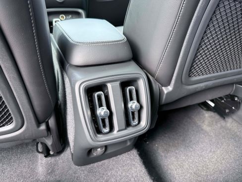 Certified 2025 Volvo XC40 B5 Plus AWD/4WD image 17
