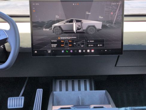 Used 2024 Tesla Cybertruck Cyberbeast AWD/4WD image 30