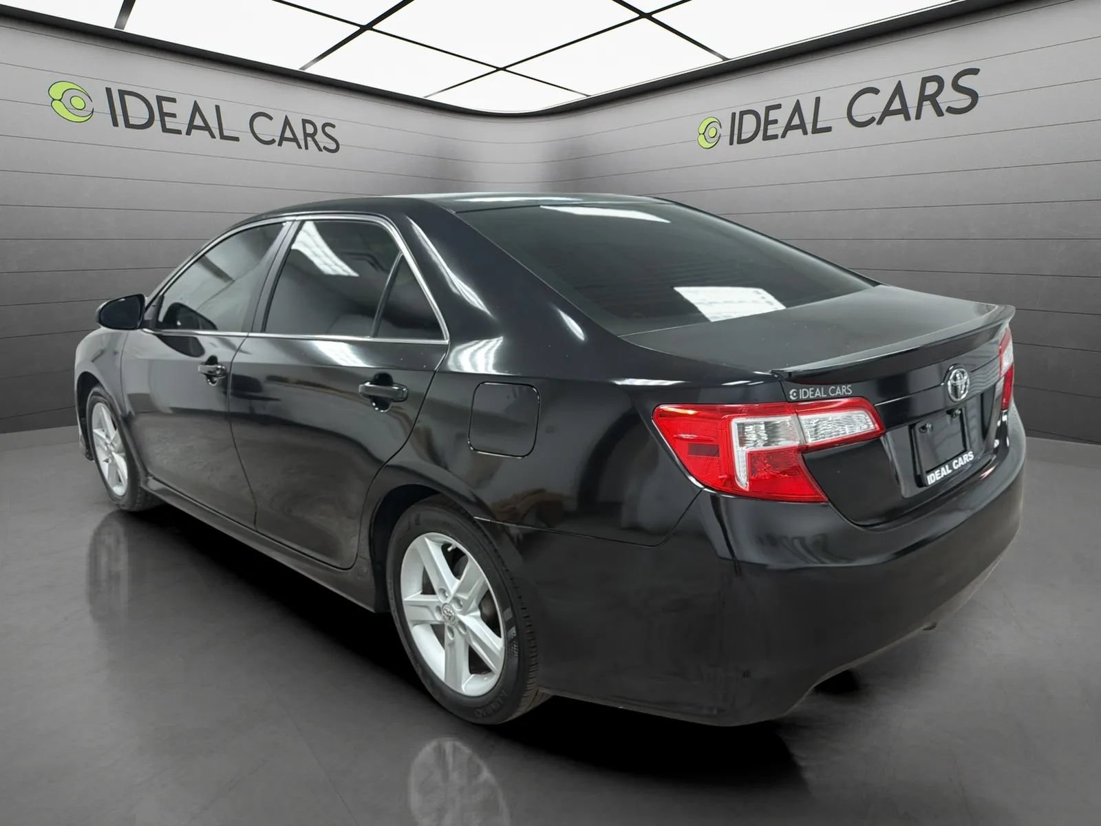 Used 2013 Toyota Camry SE FWD image 7
