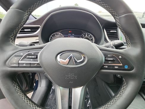 Used 2019 INFINITI QX50 Essential w/ Sensory Package AWD/4WD image 9