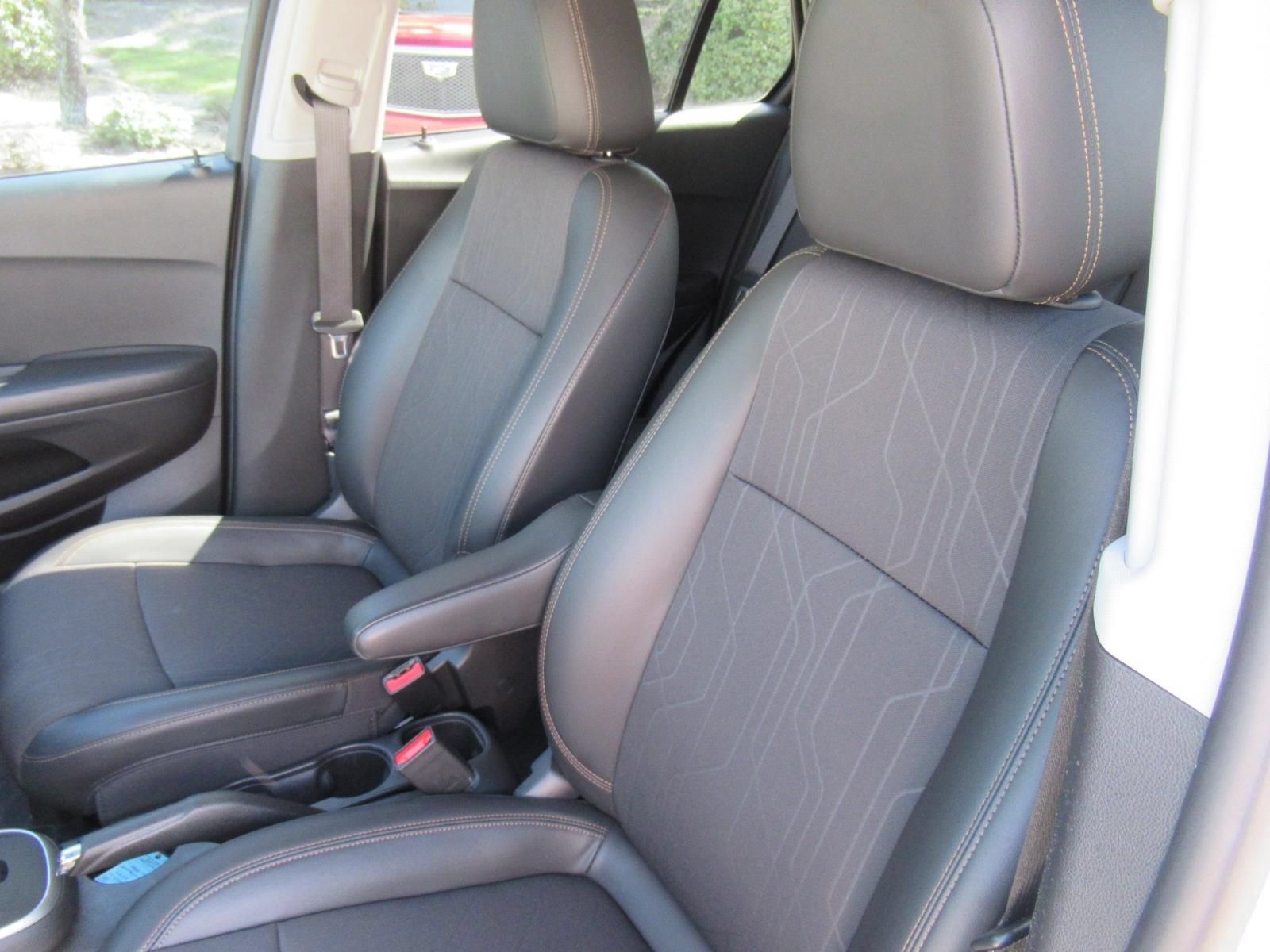 Used 2020 Chevrolet Trax LT w/ LT Convenience Package FWD image 17