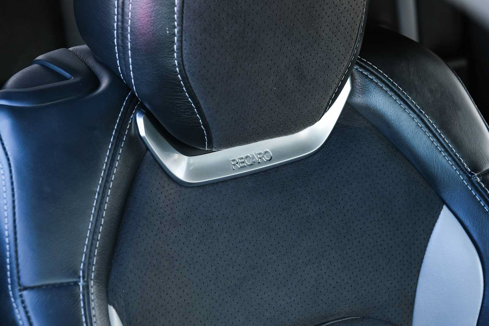 Used 2020 Chevrolet Camaro RWD image 30