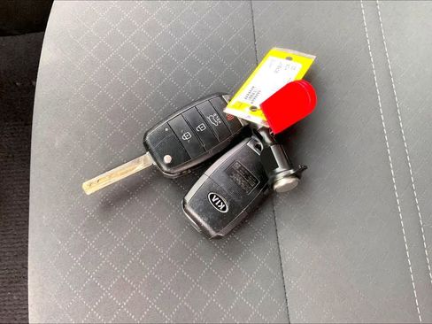 Used 2020 Kia Sorento LX V6 image 14