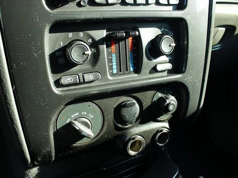 Used 2004 GMC Envoy XUV SLE w/ 1SB Preferred Equipment Group image 19