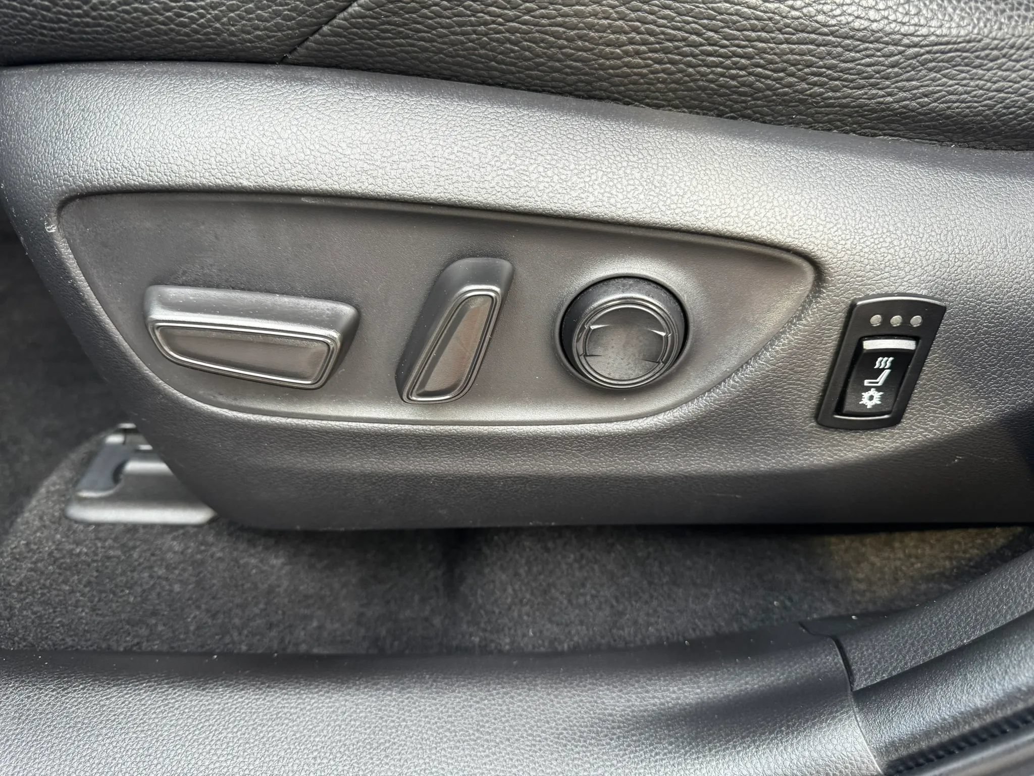Used 2023 Toyota RAV4 SE AWD/4WD image 10