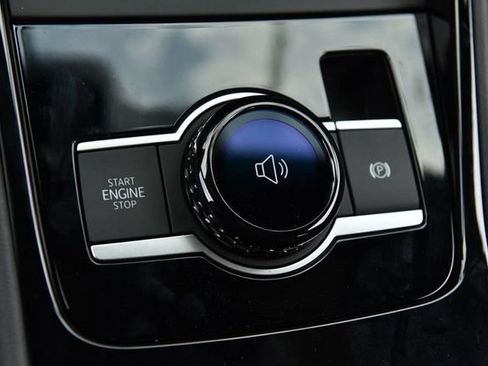 New 2026 Volkswagen Tiguan SEL R-Line AWD/4WD image 17