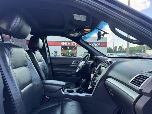 Used 2014 Ford Explorer XLT w/ Equipment Group 202A FWD image 11