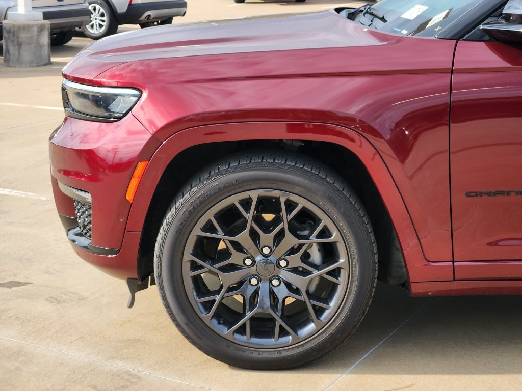 Used 2023 Jeep Grand Cherokee L Summit w/ High Altitude Package AWD/4WD image 8