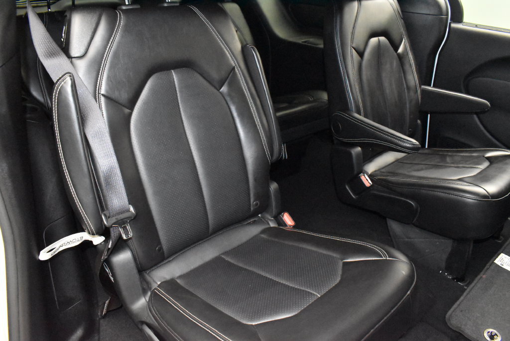 Used 2025 Chrysler Pacifica Select FWD image 30
