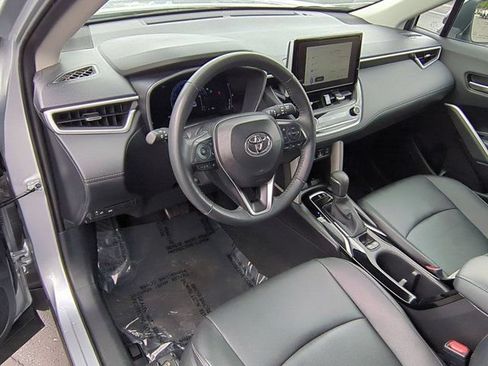 Used 2025 Toyota Corolla Cross XLE AWD/4WD image 9