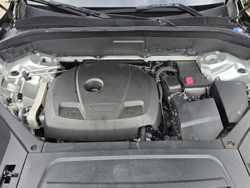 Used 2016 Volvo XC90 T6 Momentum w/ Momentum Plus Package AWD/4WD image 17