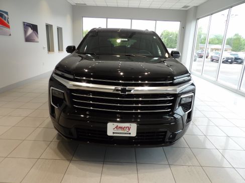 Used 2025 Chevrolet Traverse High Country w/ LPO, Floor Liner Package AWD/4WD image 2