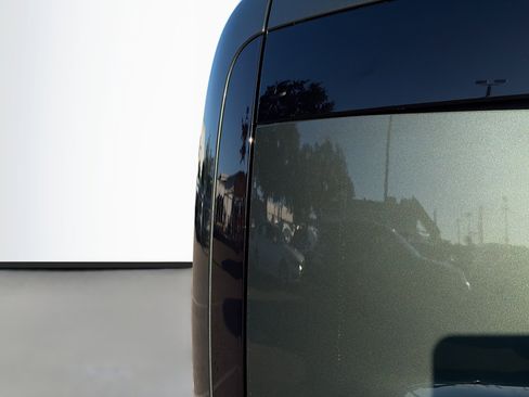 New 2025 Land Rover Range Rover SE image 10