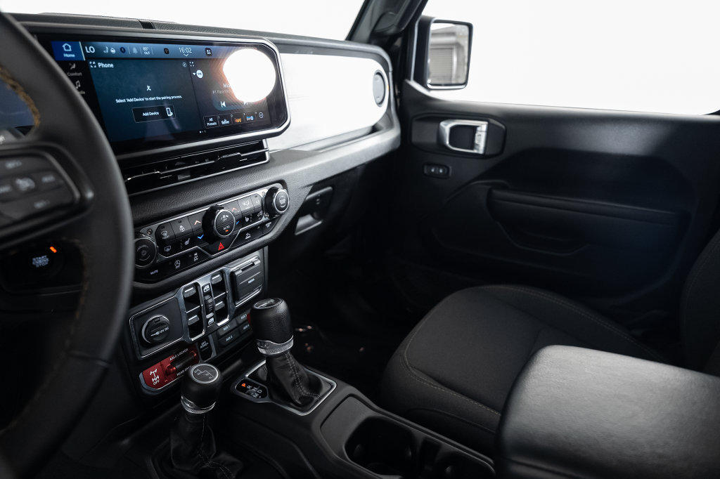 Used 2024 Jeep Wrangler Unlimited Sport AWD/4WD image 29