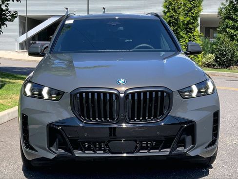 Used 2026 BMW X5 xDrive50e w/ M Sport Package AWD/4WD image 3