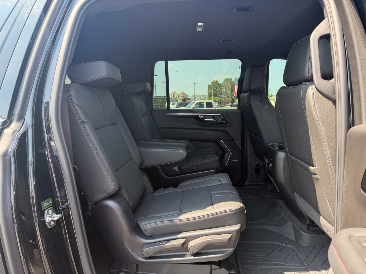 Used 2025 Chevrolet Suburban RST w/ Comfort Package RWD image 9