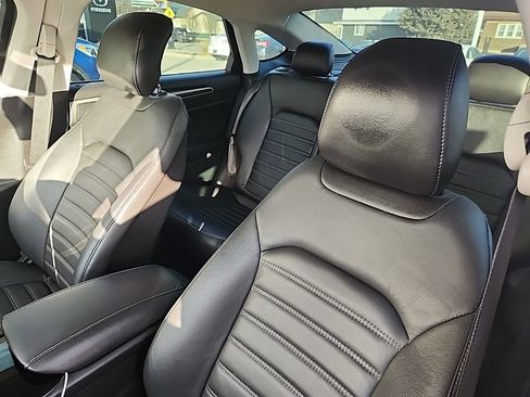 Used 2015 Ford Fusion SE w/ Equipment Group 202A image 10