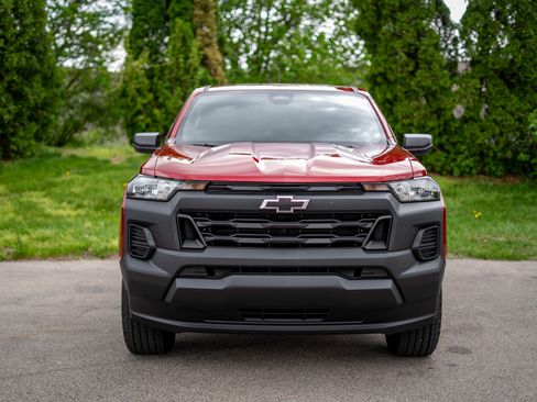 Used 2025 Chevrolet Colorado W/T w/ Advanced Trailering Package image 2