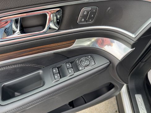 Used 2019 Ford Explorer Limited w/ Class III Trailer Tow Package image 8