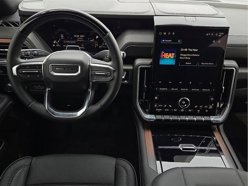 Used 2025 GMC Yukon XL Denali w/ Denali Reserve Package image 13