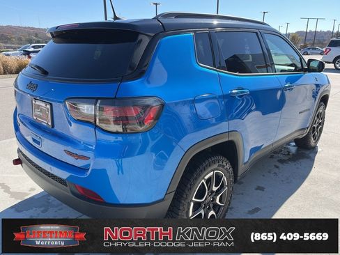 Used 2025 Jeep Compass Trailhawk w/ Trailhawk Elite Group image 19