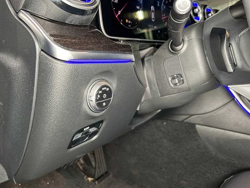 Used 2025 Mercedes-Benz C 300 4MATIC Sedan image 27