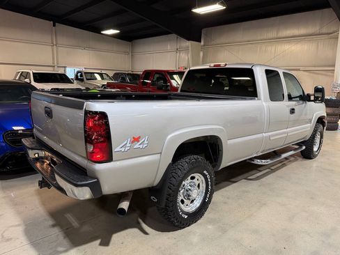 Used 2006 Chevrolet Silverado 2500 LT w/ Skid Plate Package AWD/4WD image 15