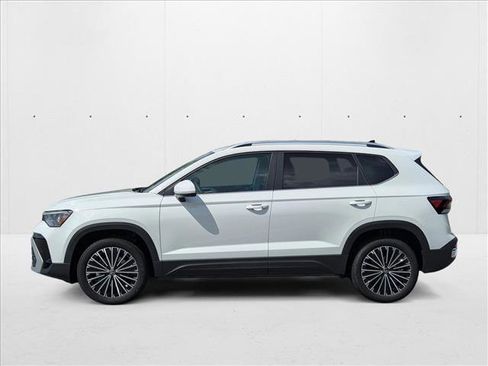New 2025 Volkswagen Taos SE image 5