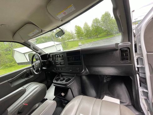 Certified 2021 Chevrolet Express 3500 w/ Driver Convenience Package RWD image 10