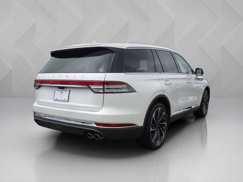 Used 2022 Lincoln Aviator Reserve w/ Equipment Group 201A AWD/4WD image 5