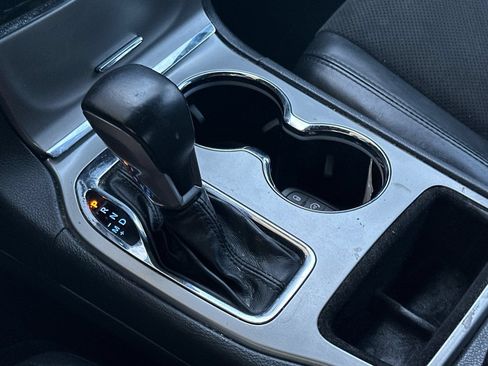 Used 2020 Jeep Grand Cherokee Altitude RWD image 22