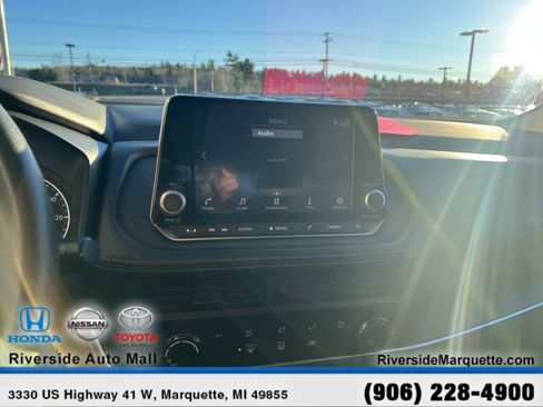 Used 2024 Nissan Rogue S image 17