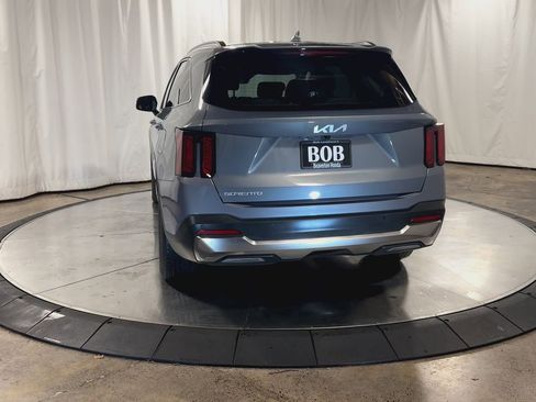 Certified 2025 Kia Sorento S image 7