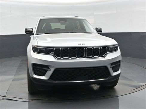 New 2025 Jeep Grand Cherokee Laredo X w/ Luxury Tech Group I image 9