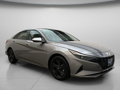 Used 2023 Hyundai Elantra Blue image 1