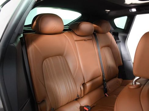 Used 2021 Maserati Levante S image 23