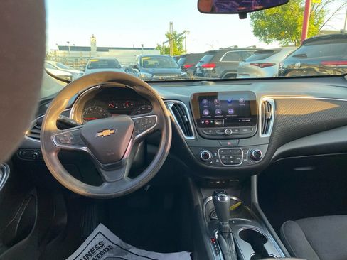 Used 2019 Chevrolet Malibu LT image 18