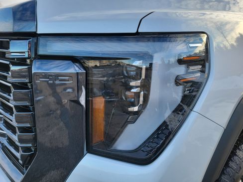 Certified 2024 GMC Sierra 2500 Denali Ultimate image 9