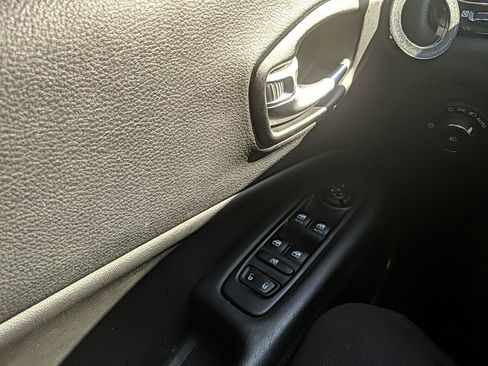 Used 2020 Jeep Compass Latitude image 25