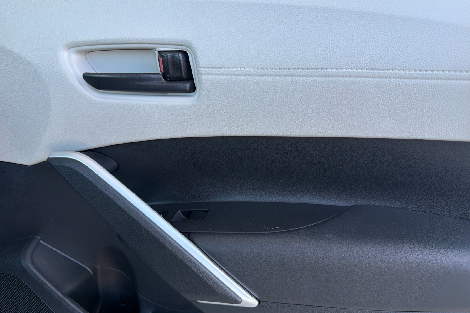 Used 2025 Toyota Corolla Cross L FWD image 22