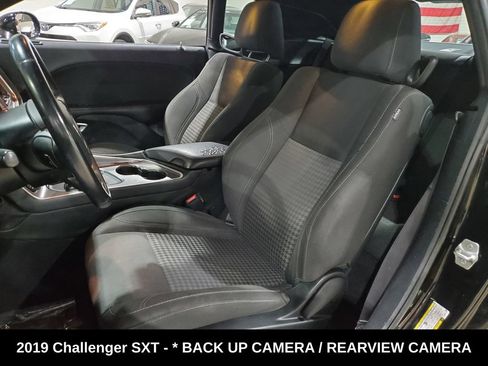 Used 2019 Dodge Challenger SXT RWD image 6
