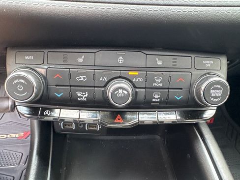 Used 2021 Dodge Durango SXT AWD/4WD image 16